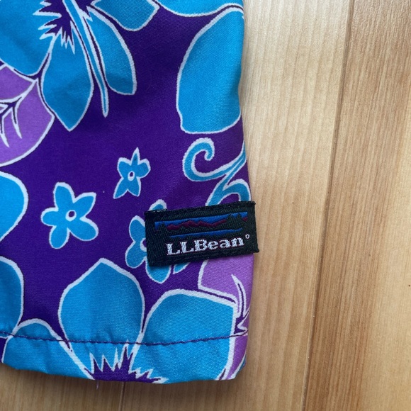 Women’s LL Bean unlined shorts flower print, size XL - Picture 5 of 5